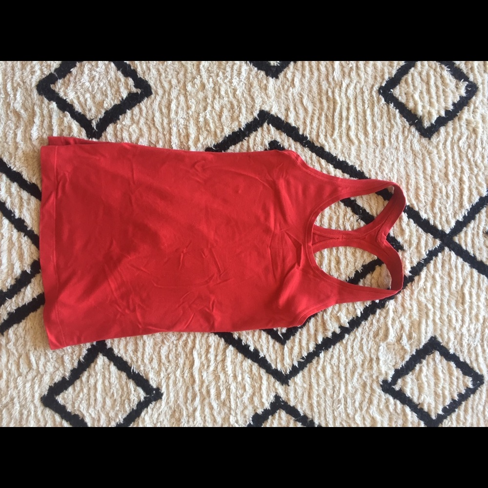 Lululemon yoga top! 🔥 used but in GREAT condition